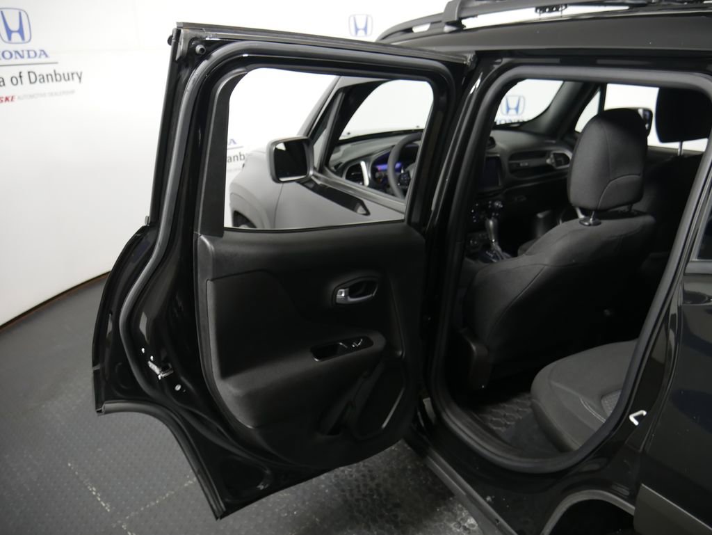 Used 2021 Jeep Renegade Latitude image 9