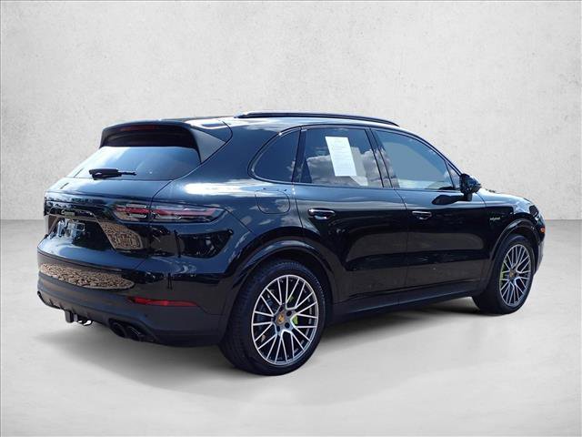 Used 2023 Porsche Cayenne Platinum Edition AWD/4WD image 3