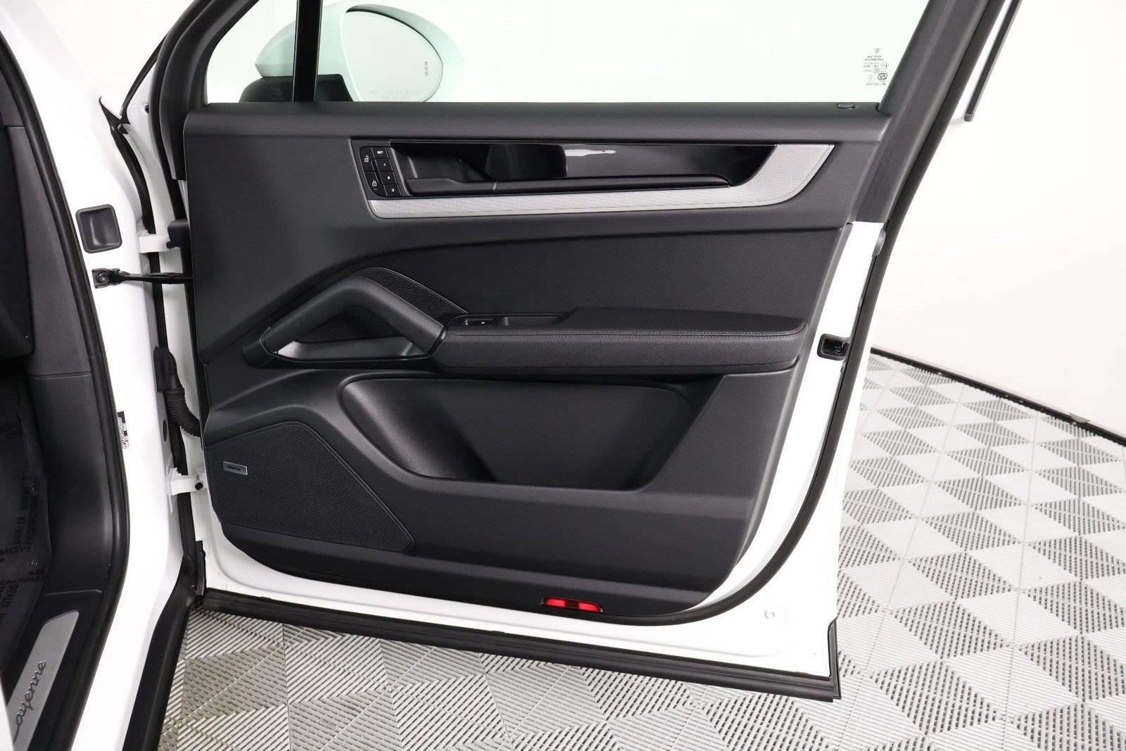 Certified 2026 Porsche Cayenne AWD/4WD image 23