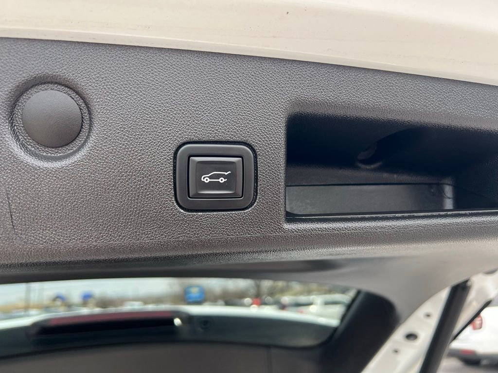 Used 2023 Chevrolet Equinox LT AWD/4WD image 24