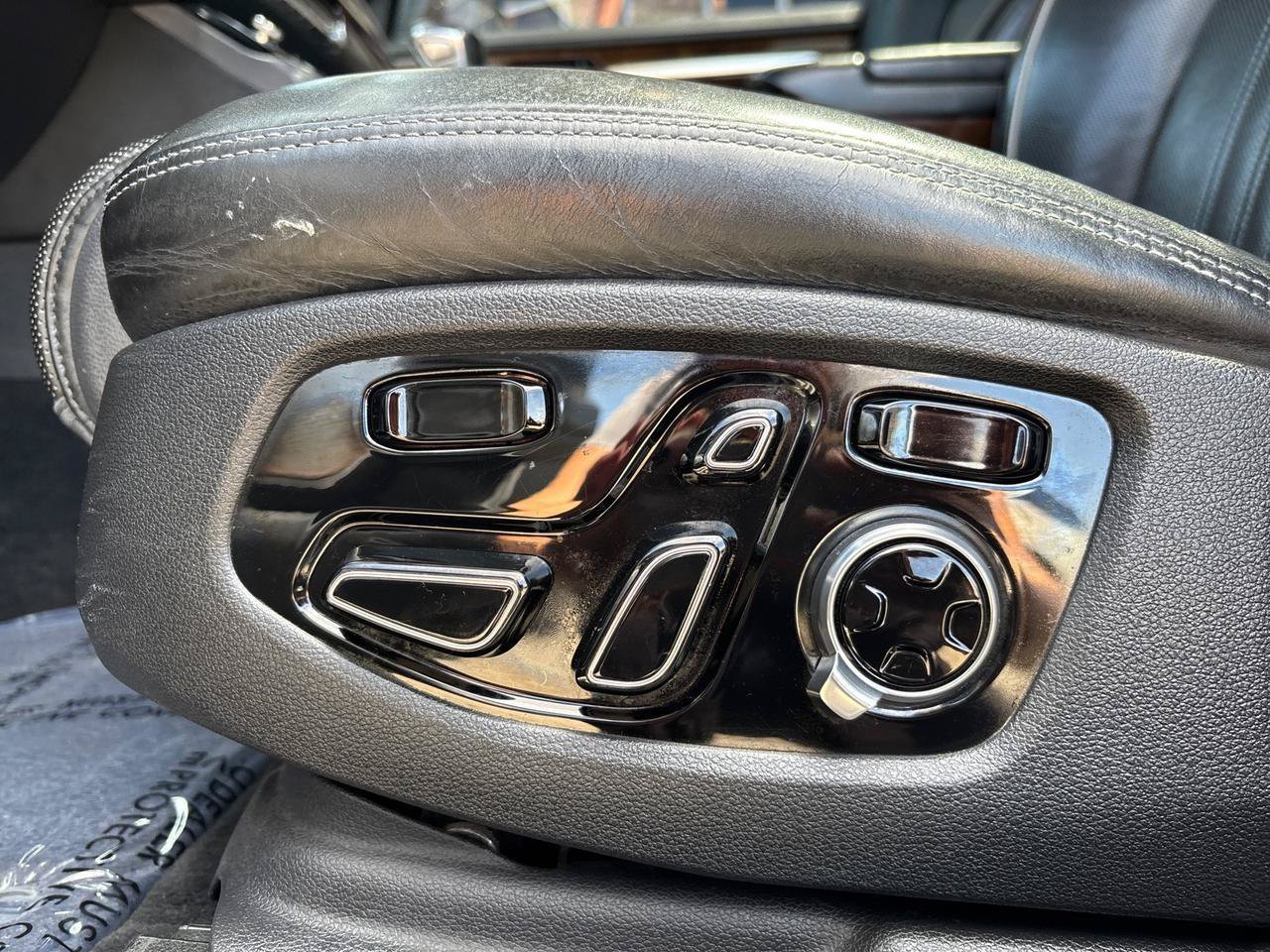 Used 2018 Genesis G90 5.0 Ultimate AWD/4WD image 12
