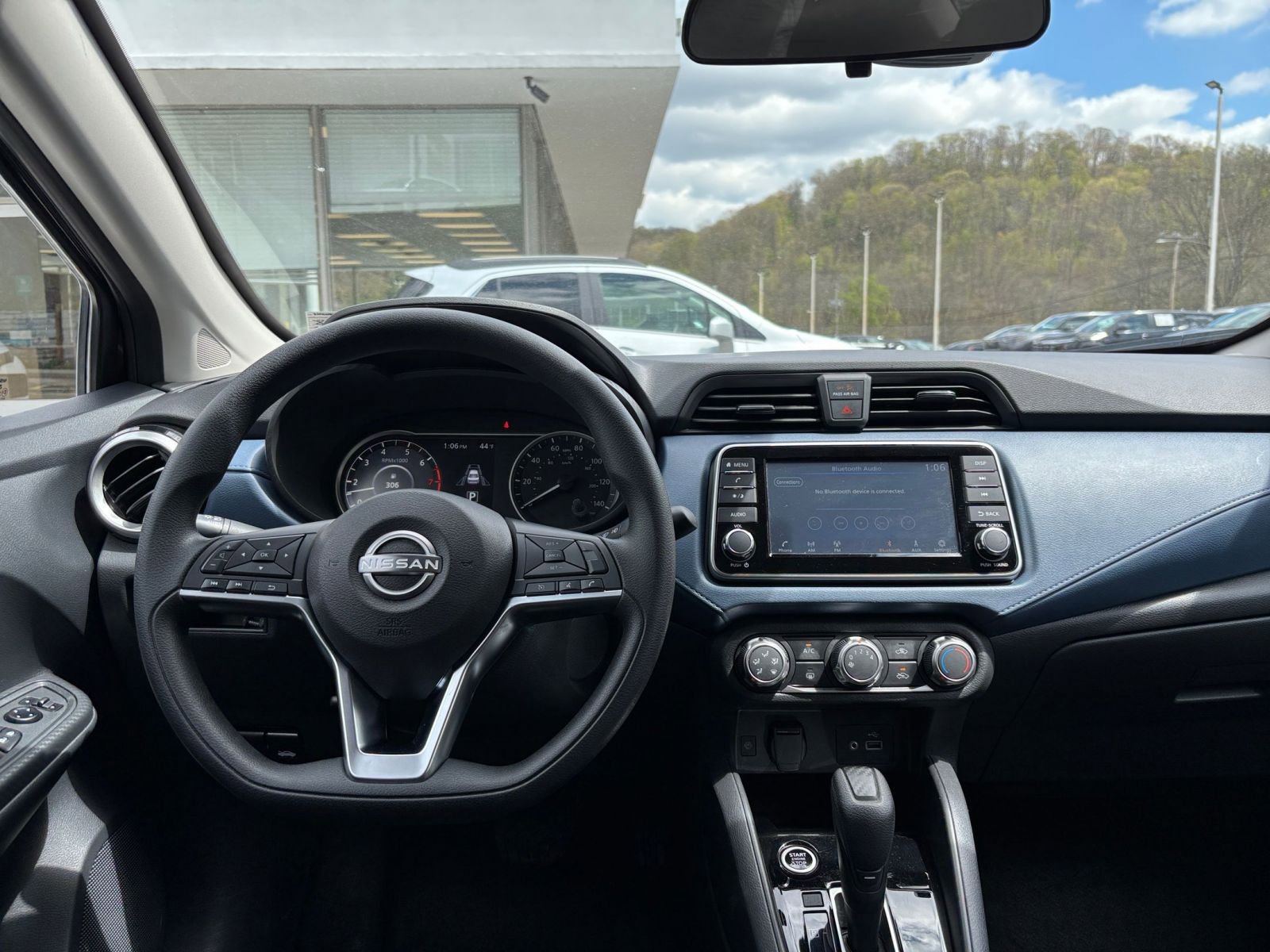 Used 2025 Nissan Versa SV FWD image 33