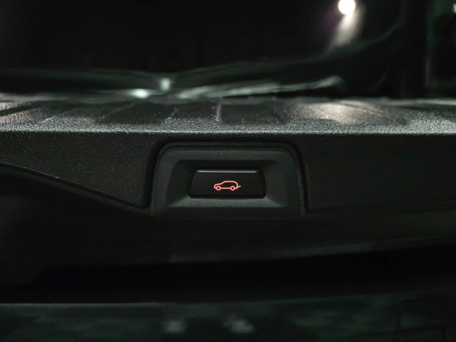 Used 2019 BMW X5 xDrive50i w/ M Sport Package image 43