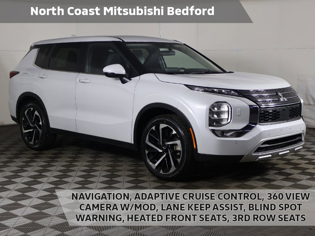 Used 2024 Mitsubishi Outlander SE Black Edition image 1