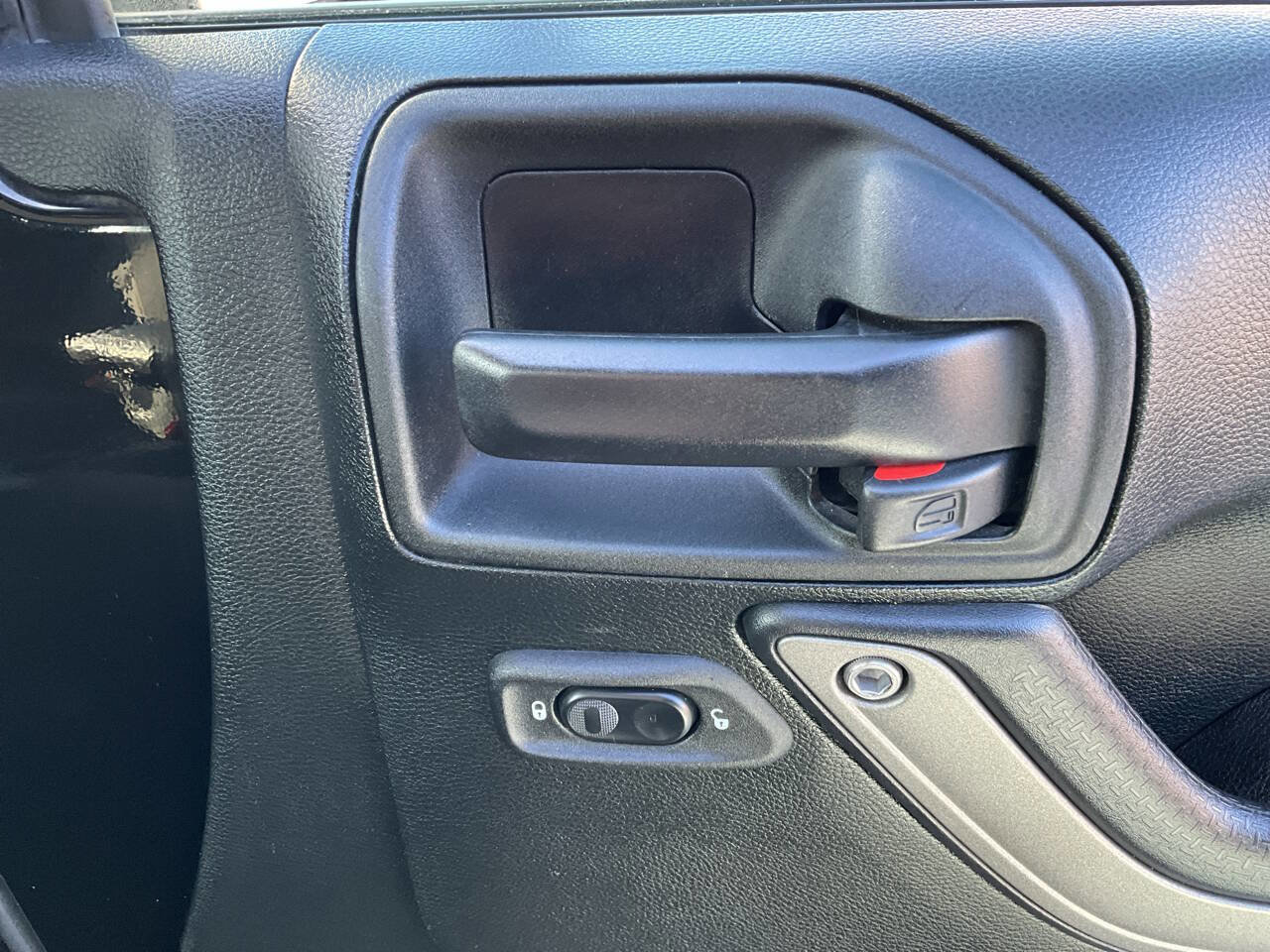 Used 2018 Jeep Wrangler Sport image 38