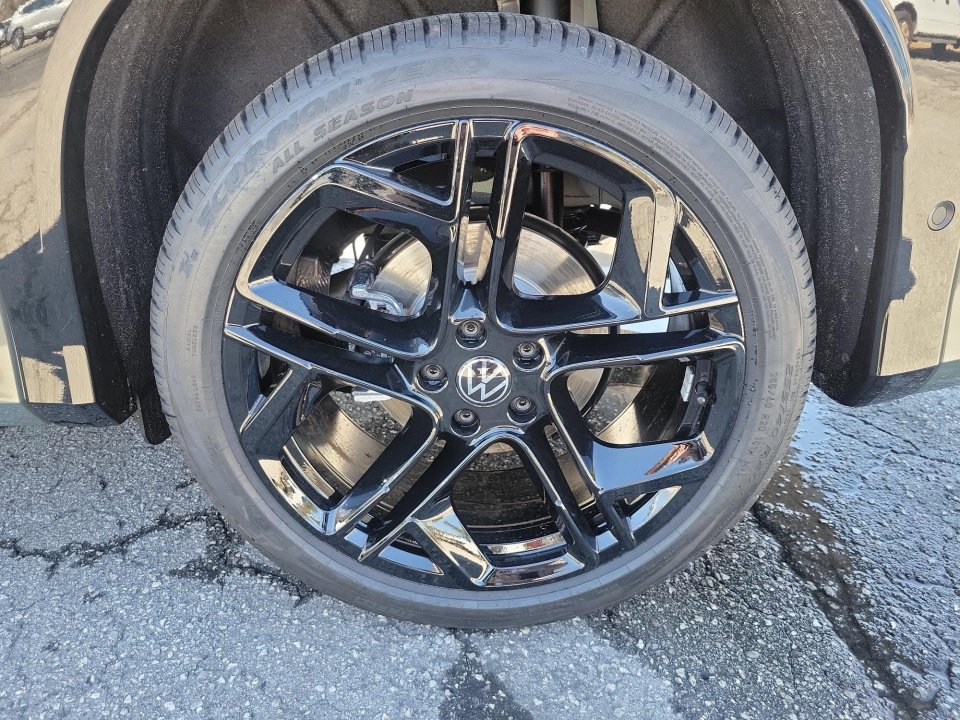 New 2026 Volkswagen Tiguan SE R-Line FWD image 23