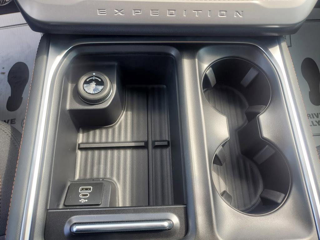 New 2025 Ford Expedition Active image 36