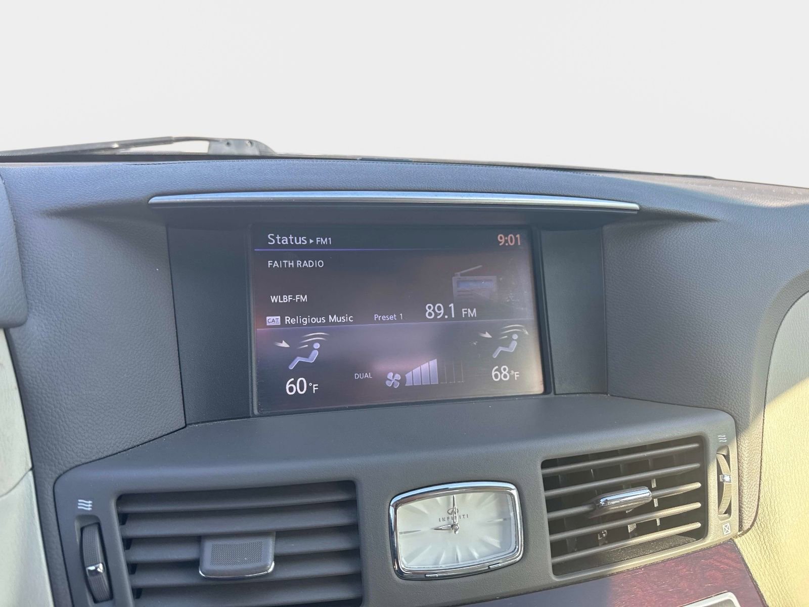 Used 2015 INFINITI Q70 3.7 image 20