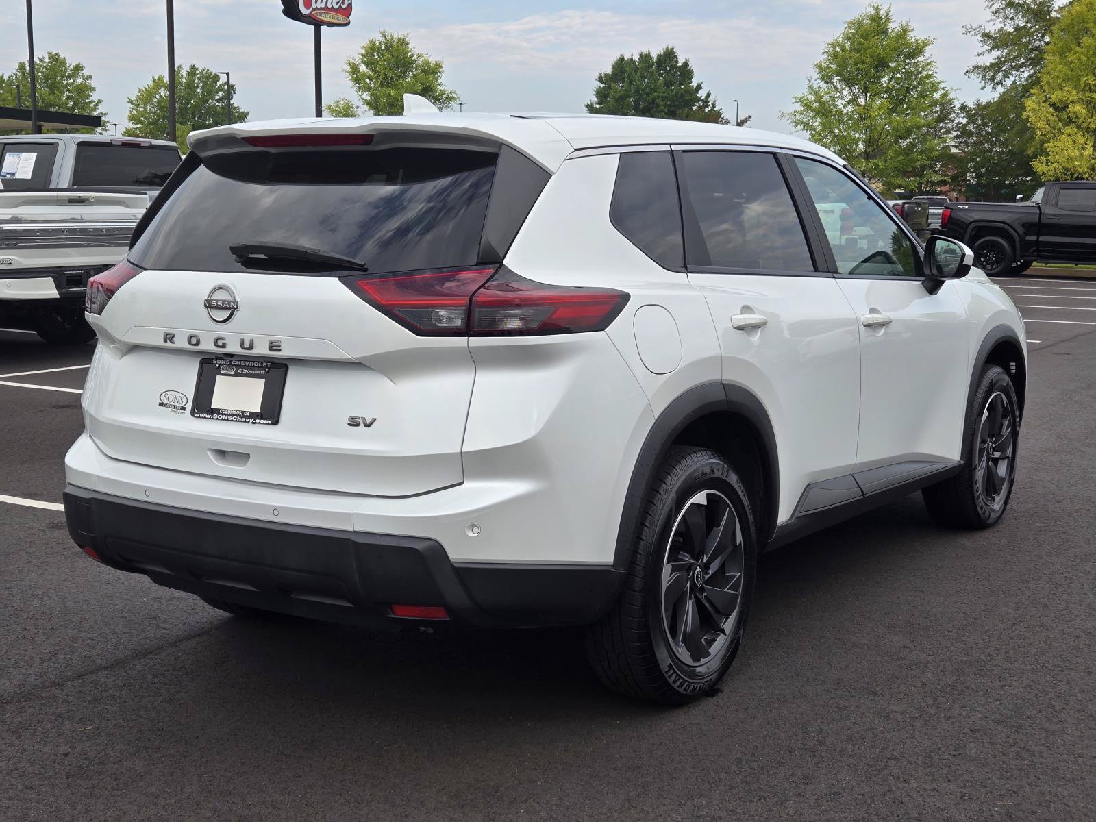 Used 2024 Nissan Rogue SV FWD image 9