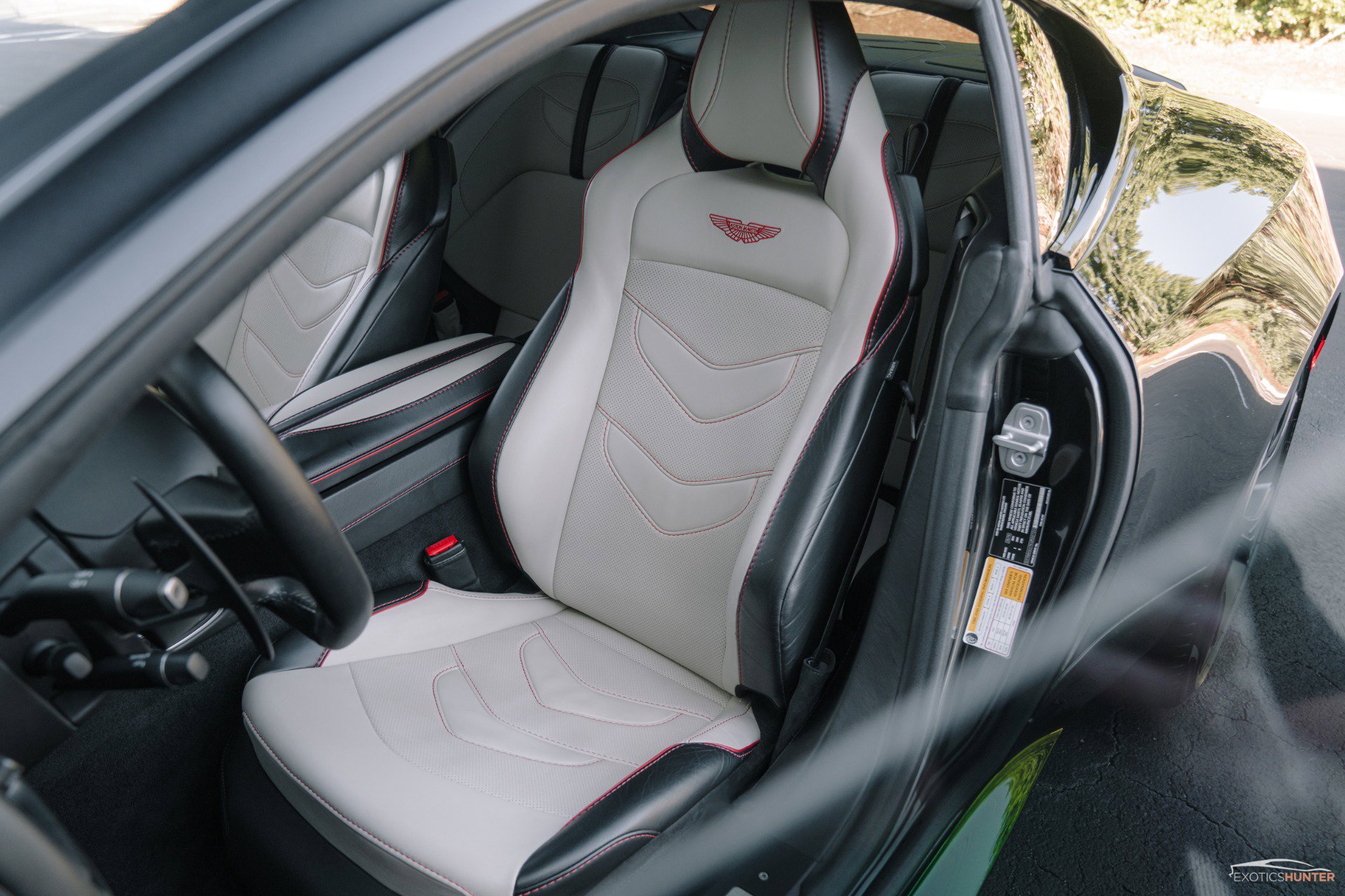 Used 2019 Aston Martin DBS Superleggera RWD image 15