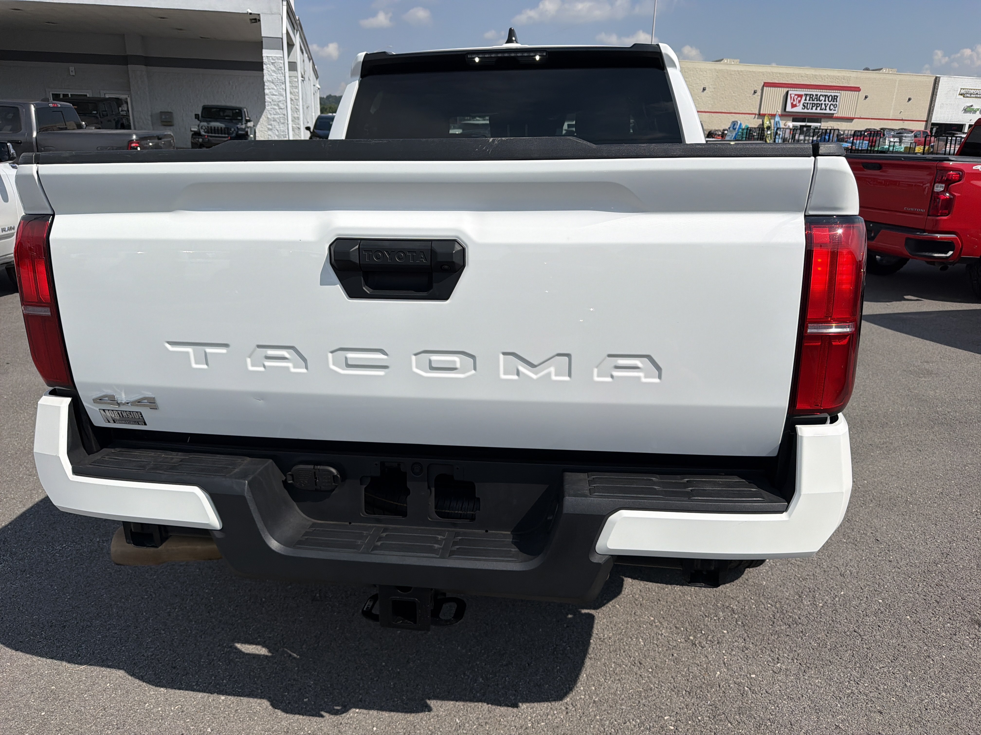 Used 2025 Toyota Tacoma SR5 AWD/4WD image 8