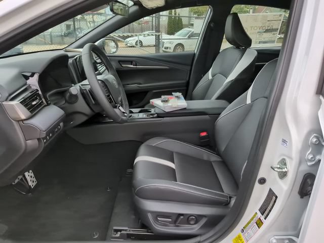 Used 2026 Toyota Camry SE w/ Convenience Package FWD image 12