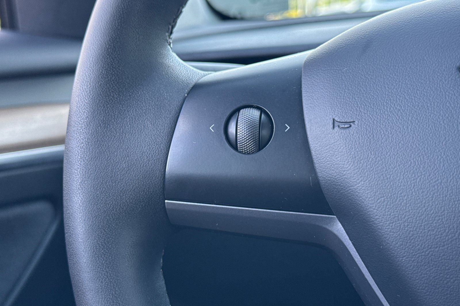 Used 2023 Tesla Model 3 Standard Range image 33