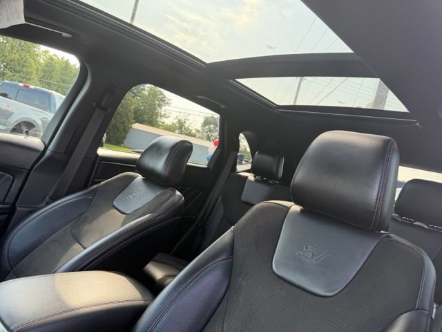 Used 2023 Ford Edge ST w/ Equipment Group 401A AWD/4WD image 3