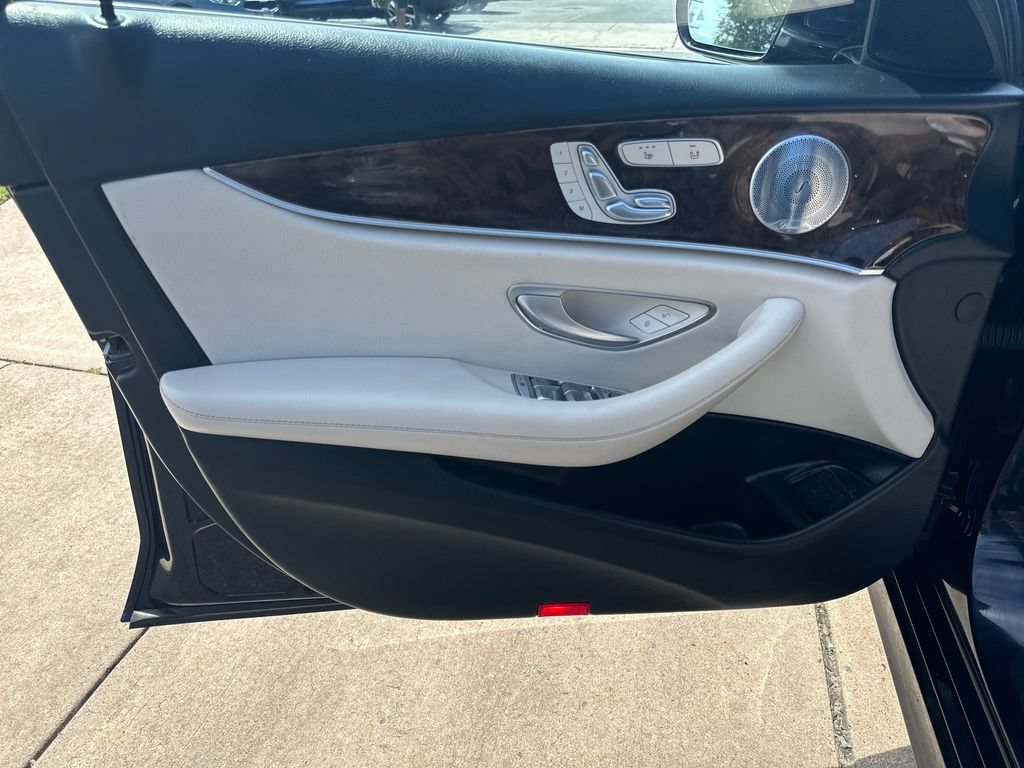 Used 2017 Mercedes-Benz E 300 4MATIC image 11