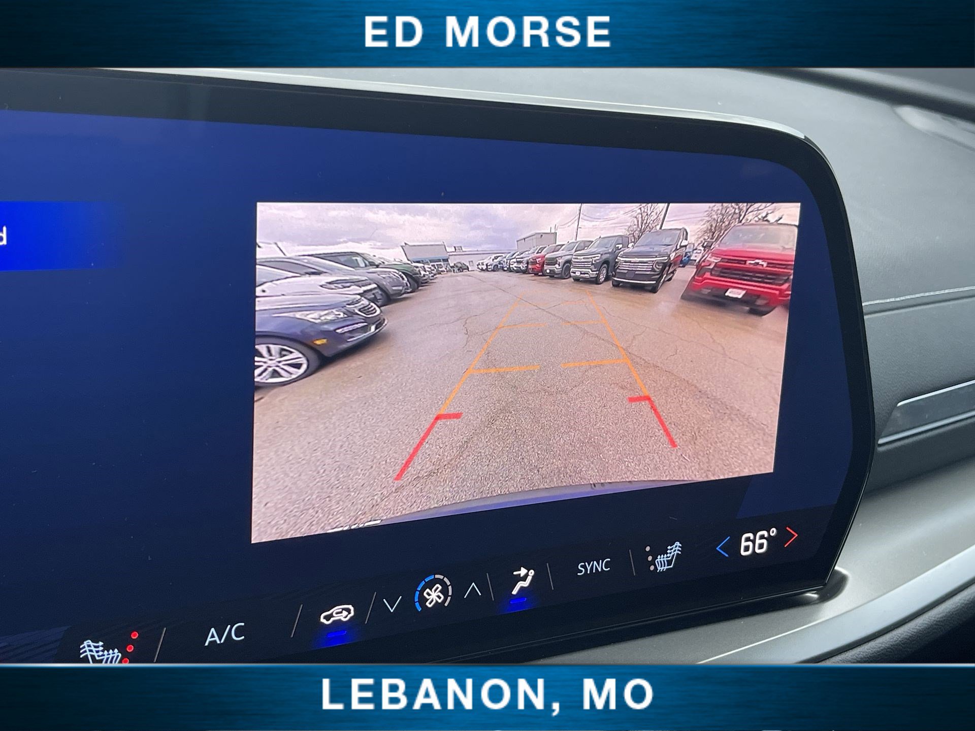 Used 2025 Chevrolet Traverse LT image 14