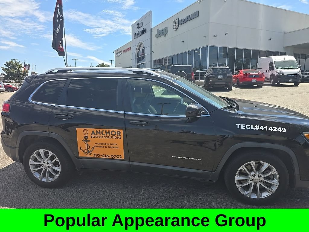 Used 2019 Jeep Cherokee Latitude w/ Popular Appearance Group FWD image 3