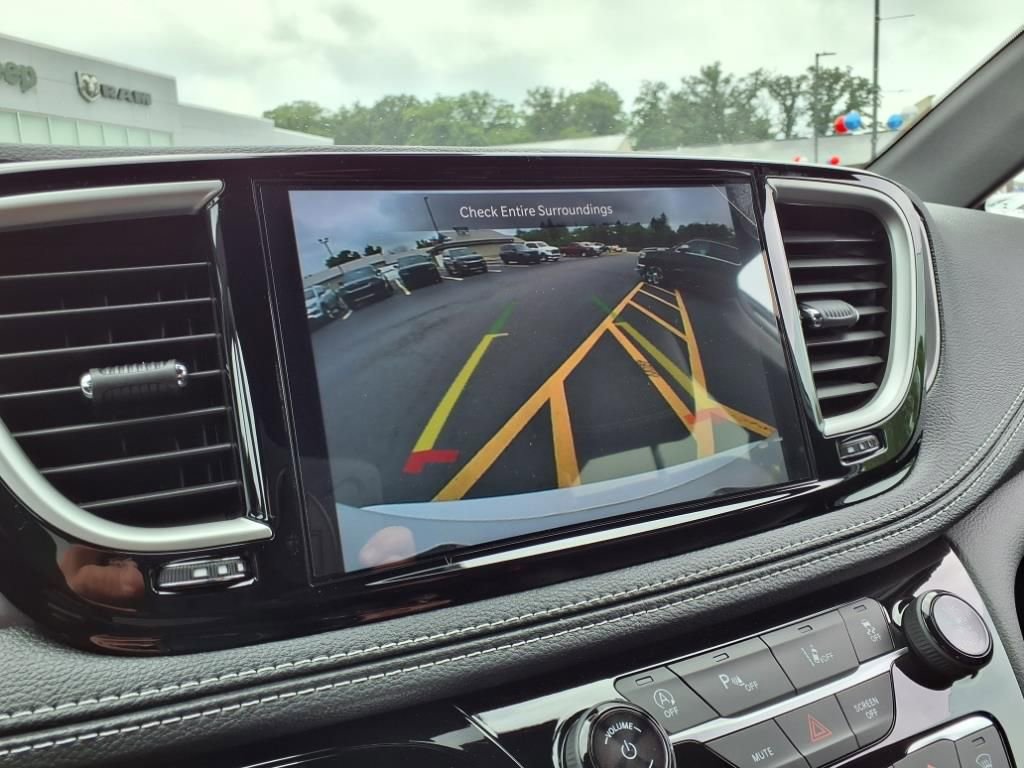 New 2026 Chrysler Pacifica Select image 24