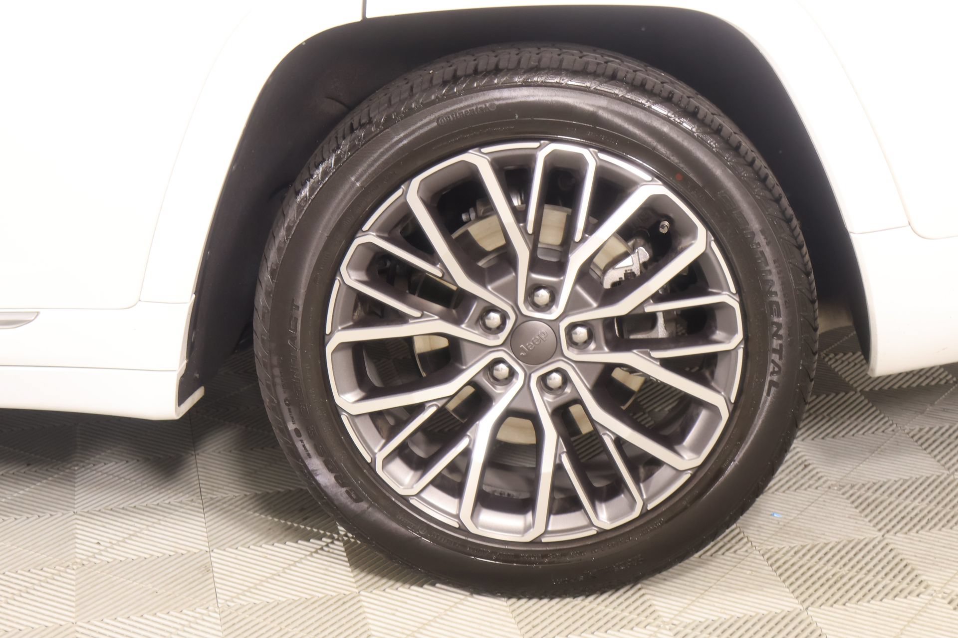 Used 2025 Jeep Grand Cherokee L Summit AWD/4WD image 22
