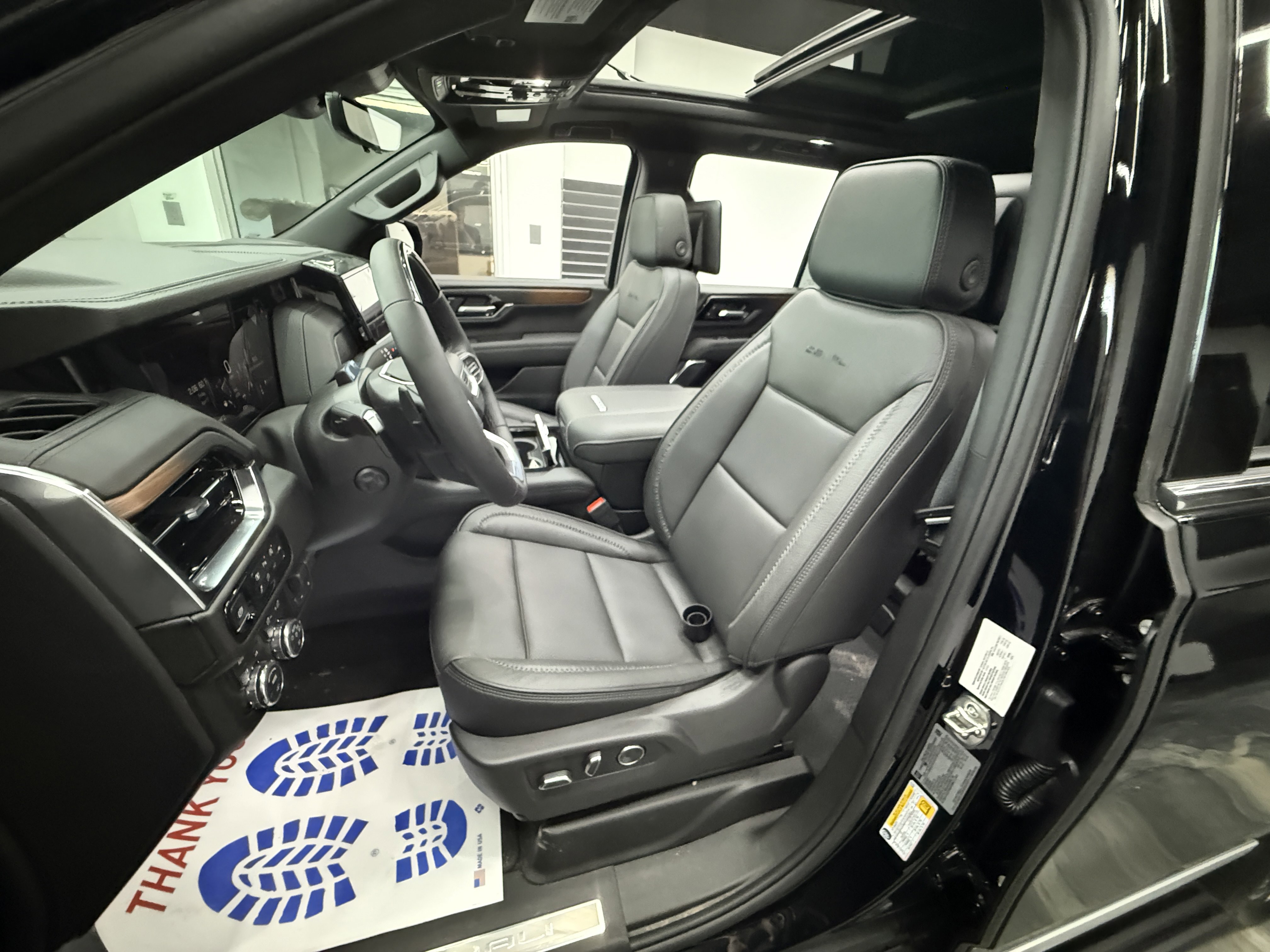 Used 2026 GMC Yukon Denali w/ Denali Reserve Package image 13