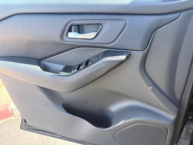 Used 2024 Nissan Rogue SV FWD image 12