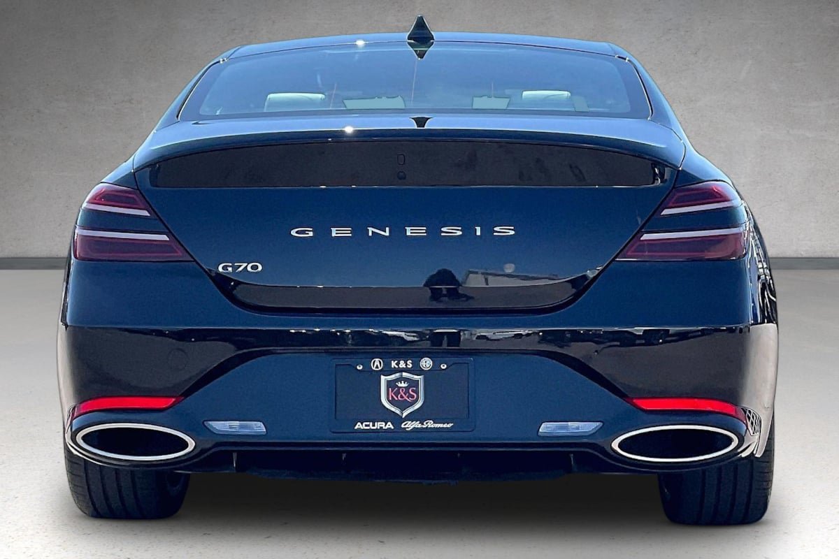 Used 2025 Genesis G70 2.5T RWD image 4