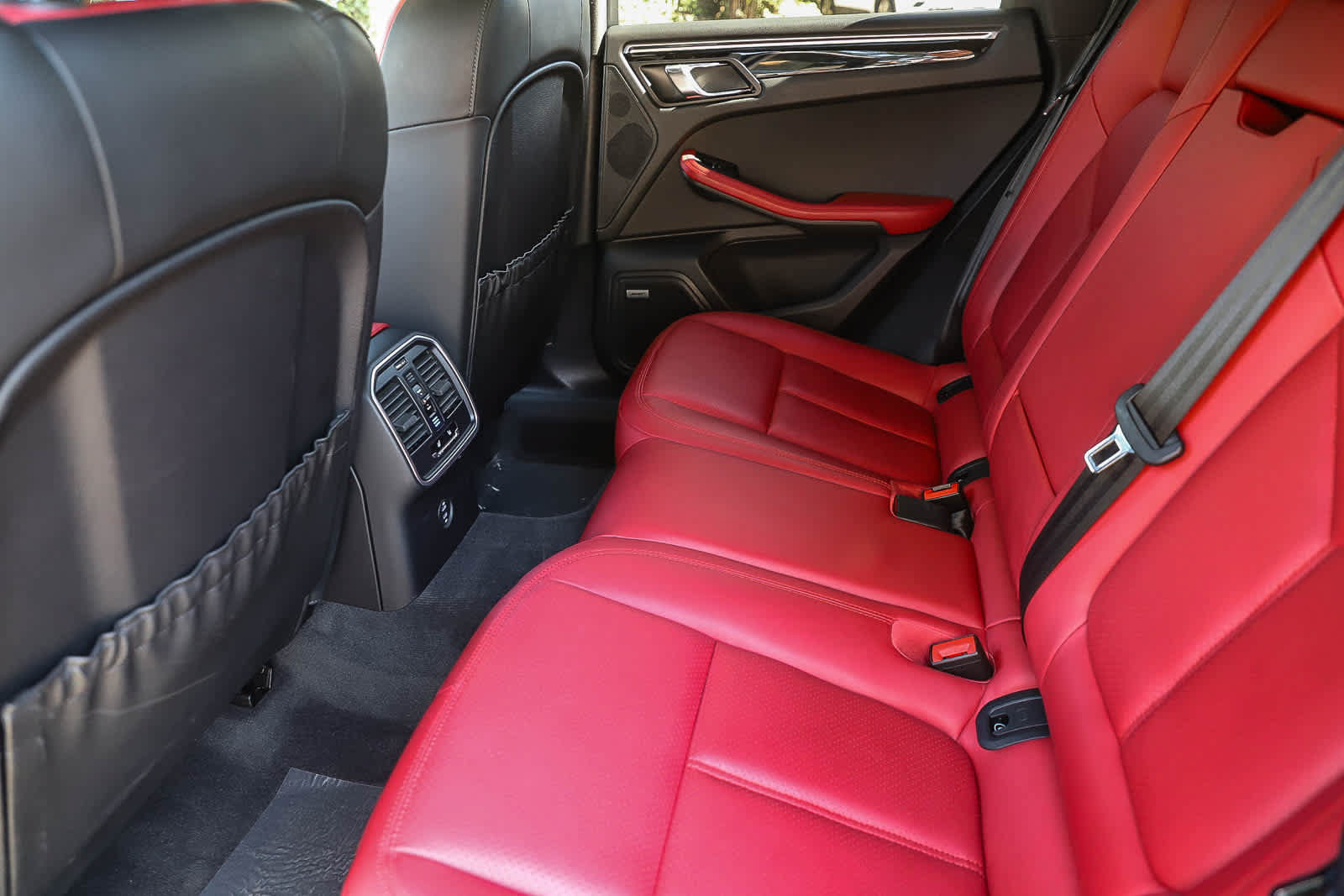 Used 2021 Porsche Macan GTS AWD/4WD image 25