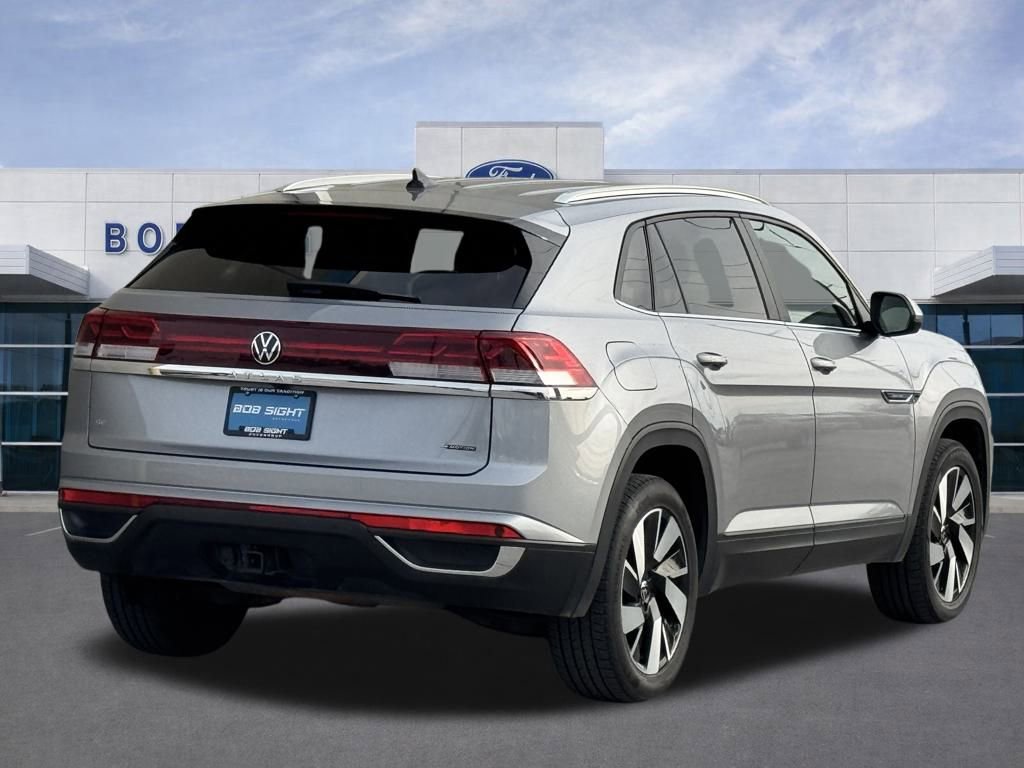 Used 2024 Volkswagen Atlas Cross Sport SE image 2