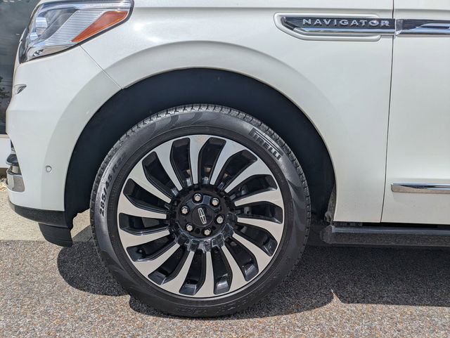 Used 2024 Lincoln Navigator Black Label image 13