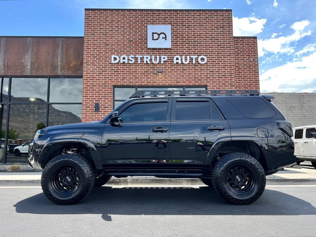 Used 2022 Toyota 4Runner TRD Off-Road Premium w/ Moonroof Package AWD/4WD image 3