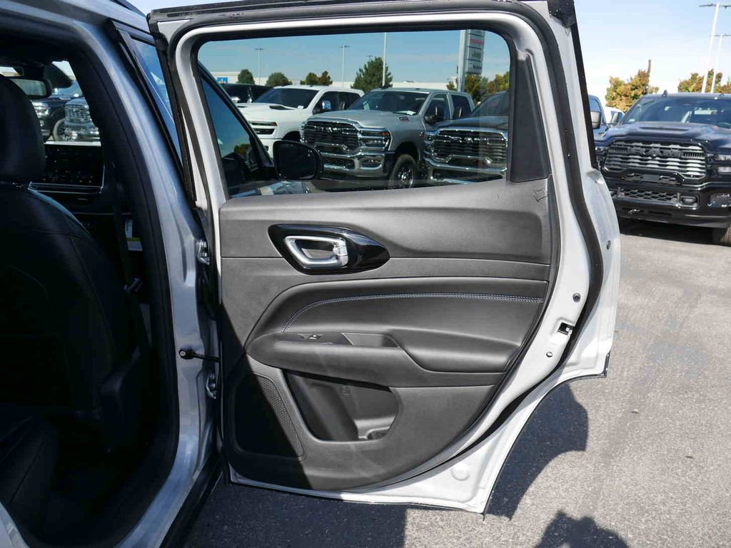 New 2026 Jeep Compass Latitude image 15