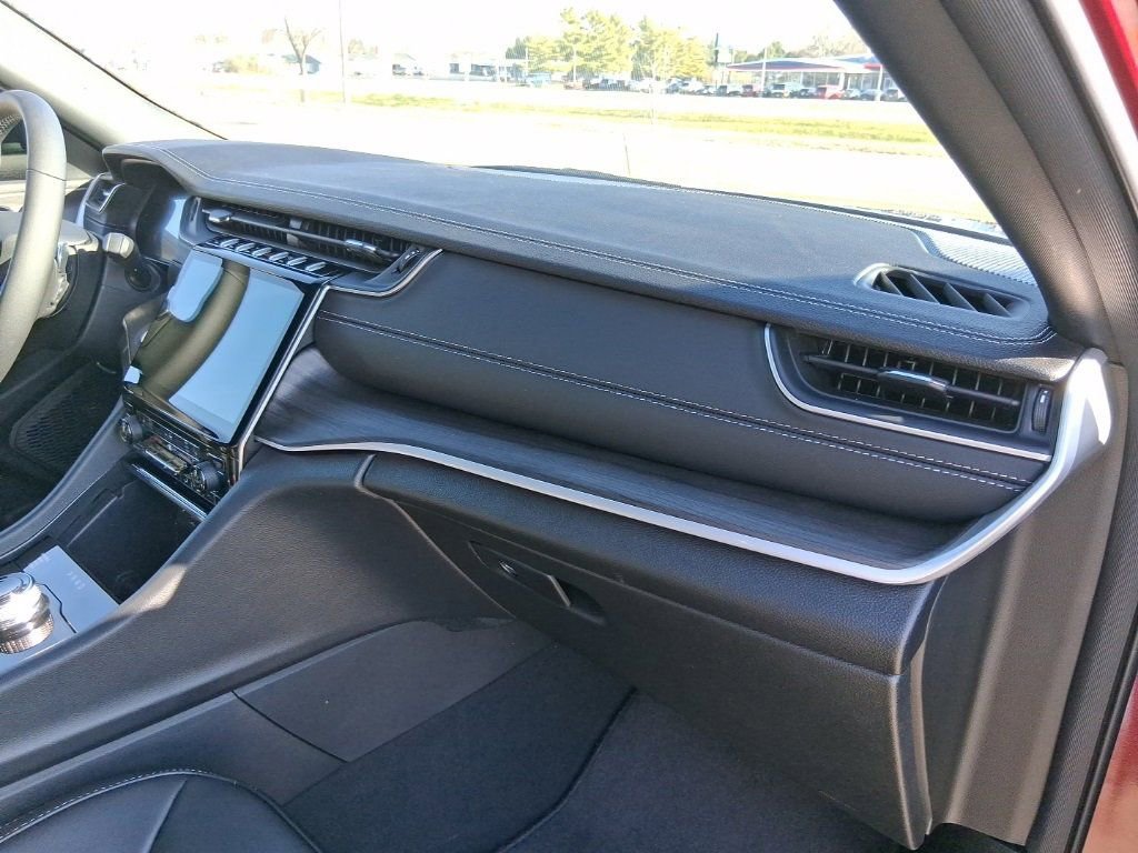 New 2025 Jeep Grand Cherokee L Limited w/ Trailer Tow Package image 18