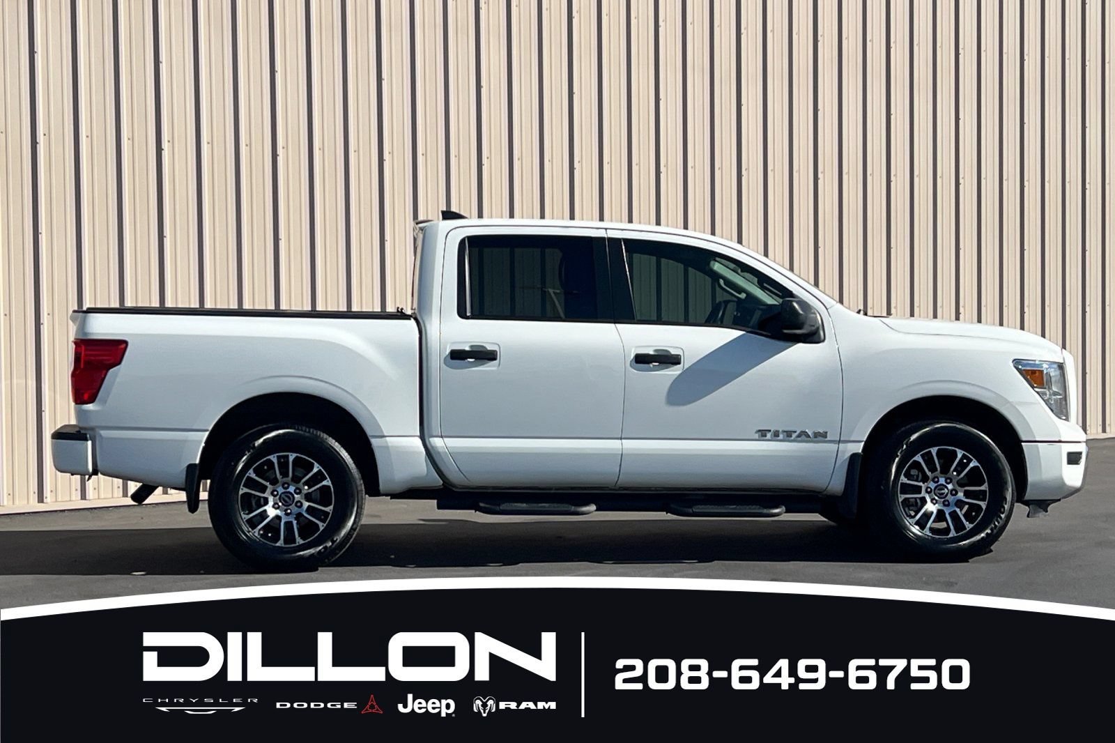 Used 2024 Nissan Titan SV AWD/4WD image 3