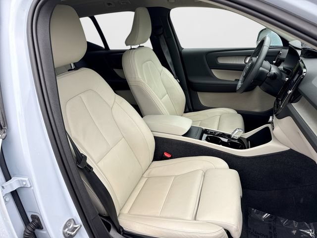 Certified 2024 Volvo XC40 B5 Plus w/ Climate Package AWD/4WD image 29