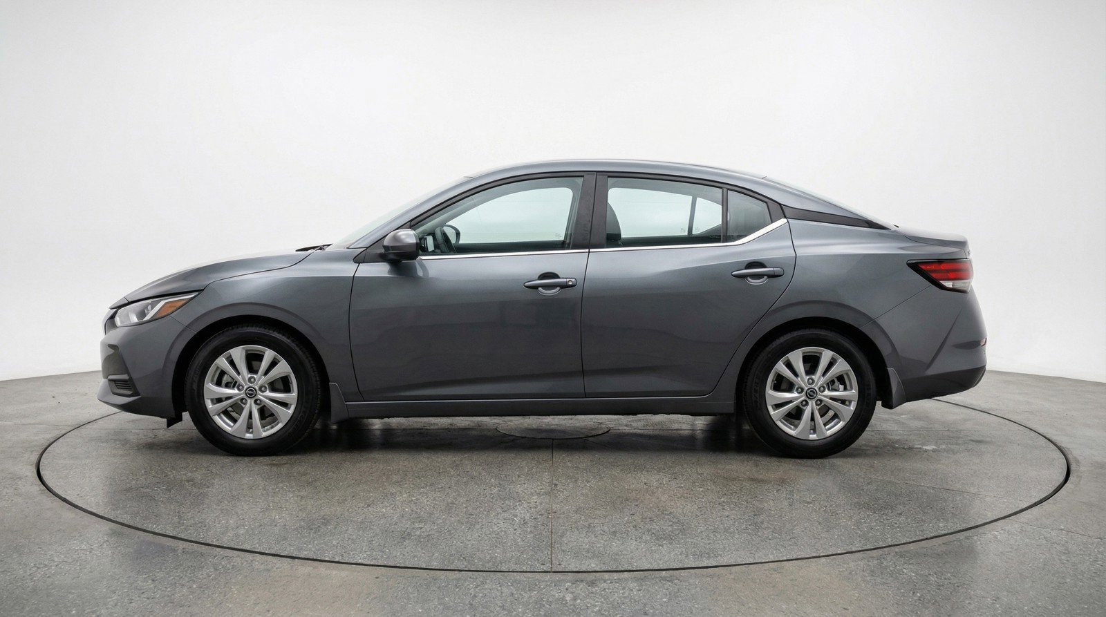 Used 2025 Nissan Sentra S image 5