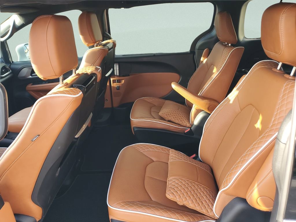 Used 2024 Chrysler Pacifica Pinnacle w/ Trailer Tow Group image 13