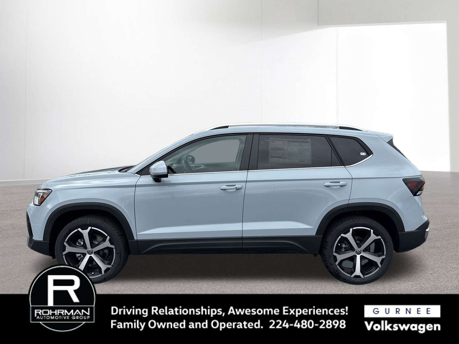 Used 2025 Volkswagen Taos SEL AWD/4WD image 5