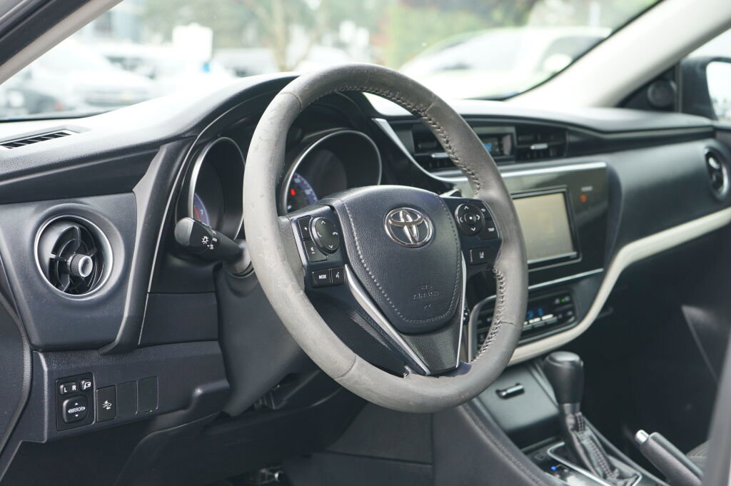 Used 2017 Toyota Corolla iM image 10