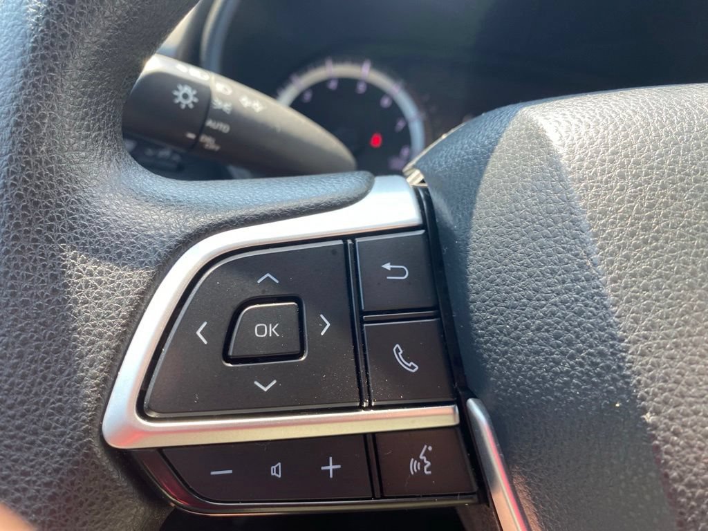 Used 2023 Toyota Highlander L FWD image 27