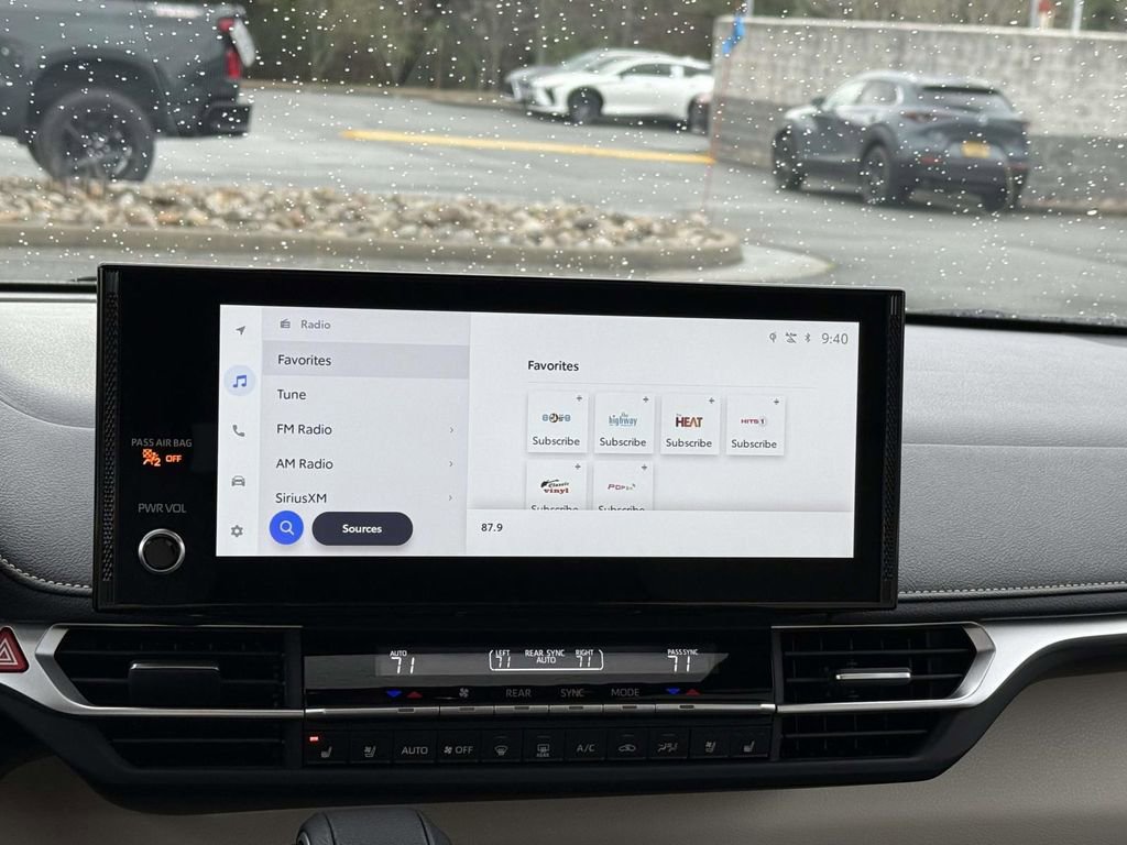 Used 2026 Toyota Sienna Platinum image 10