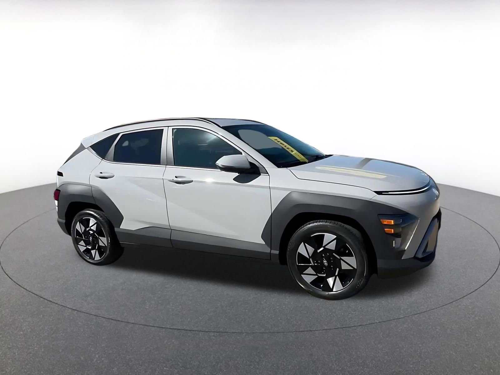 Used 2025 Hyundai Kona SEL image 2