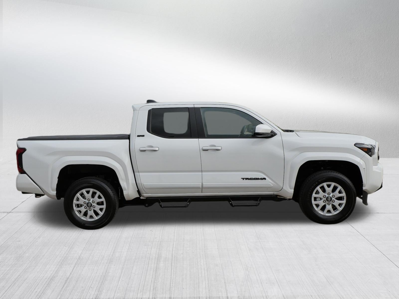 Certified 2024 Toyota Tacoma SR5 AWD/4WD image 9