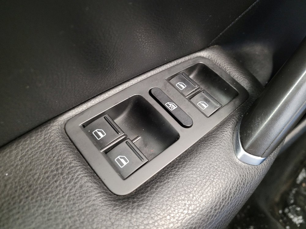 Used 2018 Volkswagen Passat 2.0T R-Line w/ R-Line Lighting Package image 27