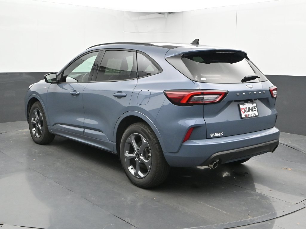 Used 2024 Ford Escape ST-Line w/ Cold Weather Package FWD image 10