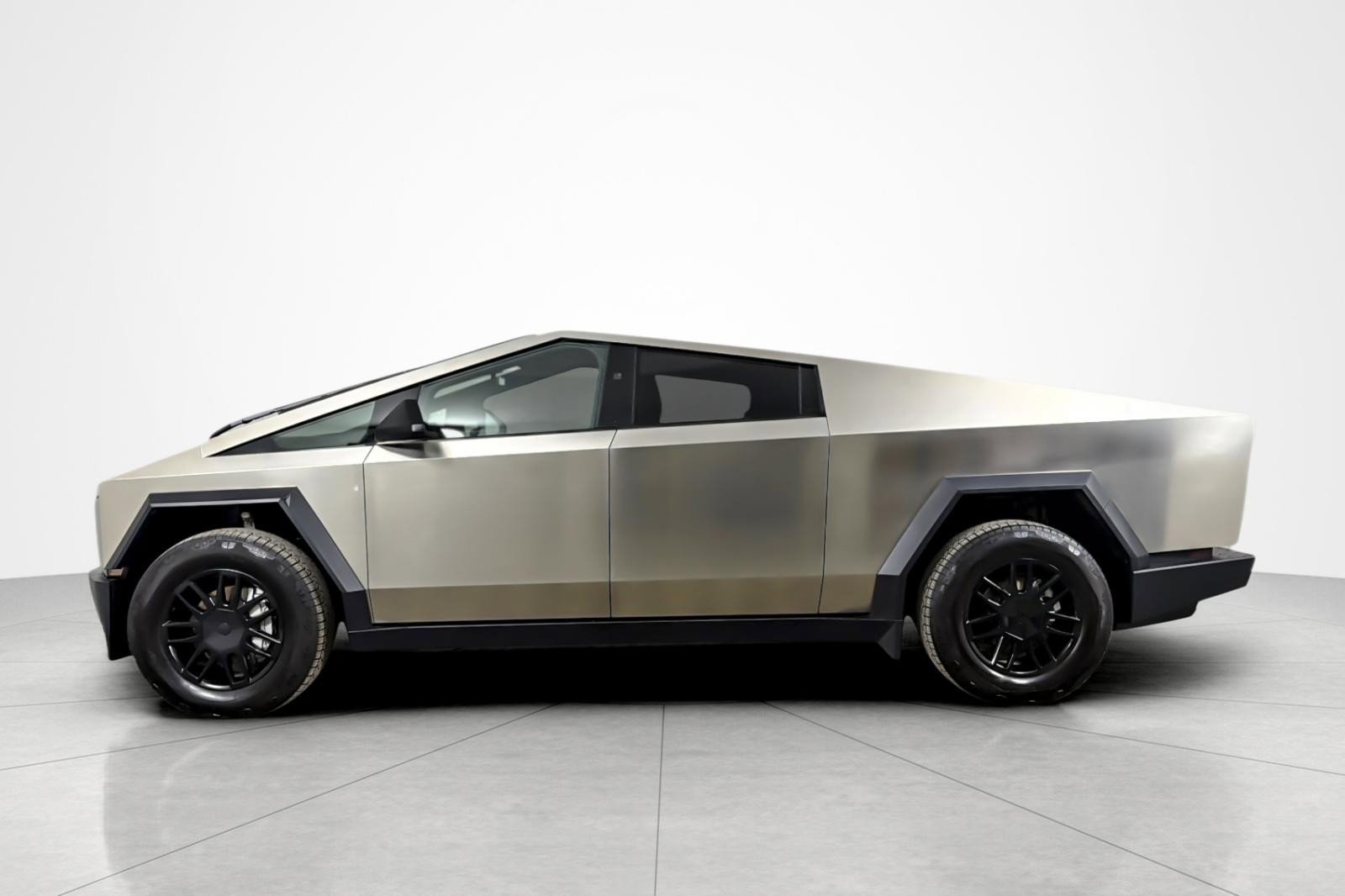 Used 2025 Tesla Cybertruck AWD Crew Cab image 2