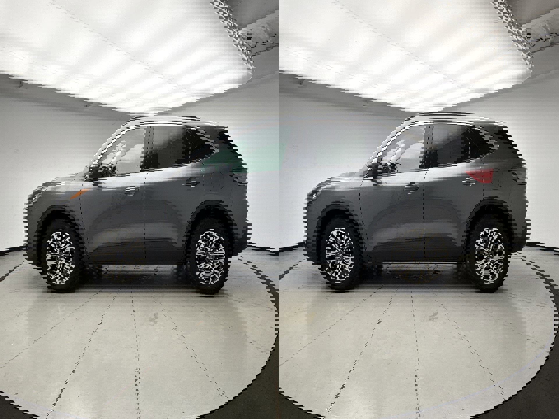 Used 2022 Ford Escape SEL image 2