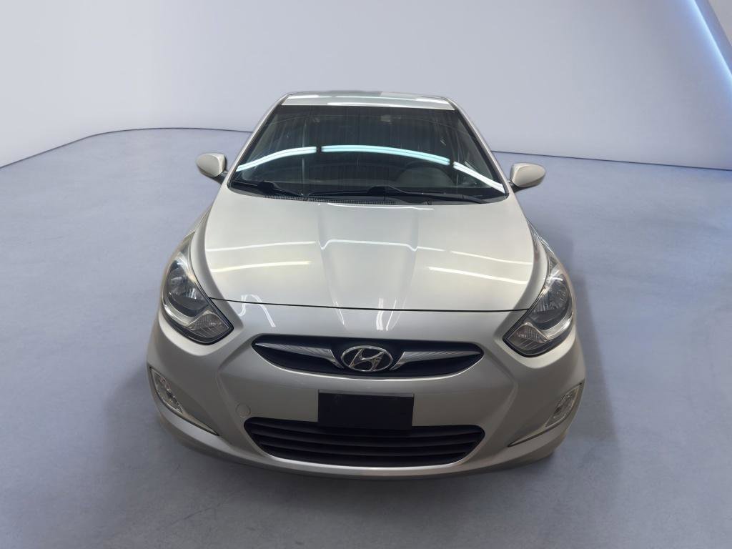 Used 2012 Hyundai Accent SE image 2