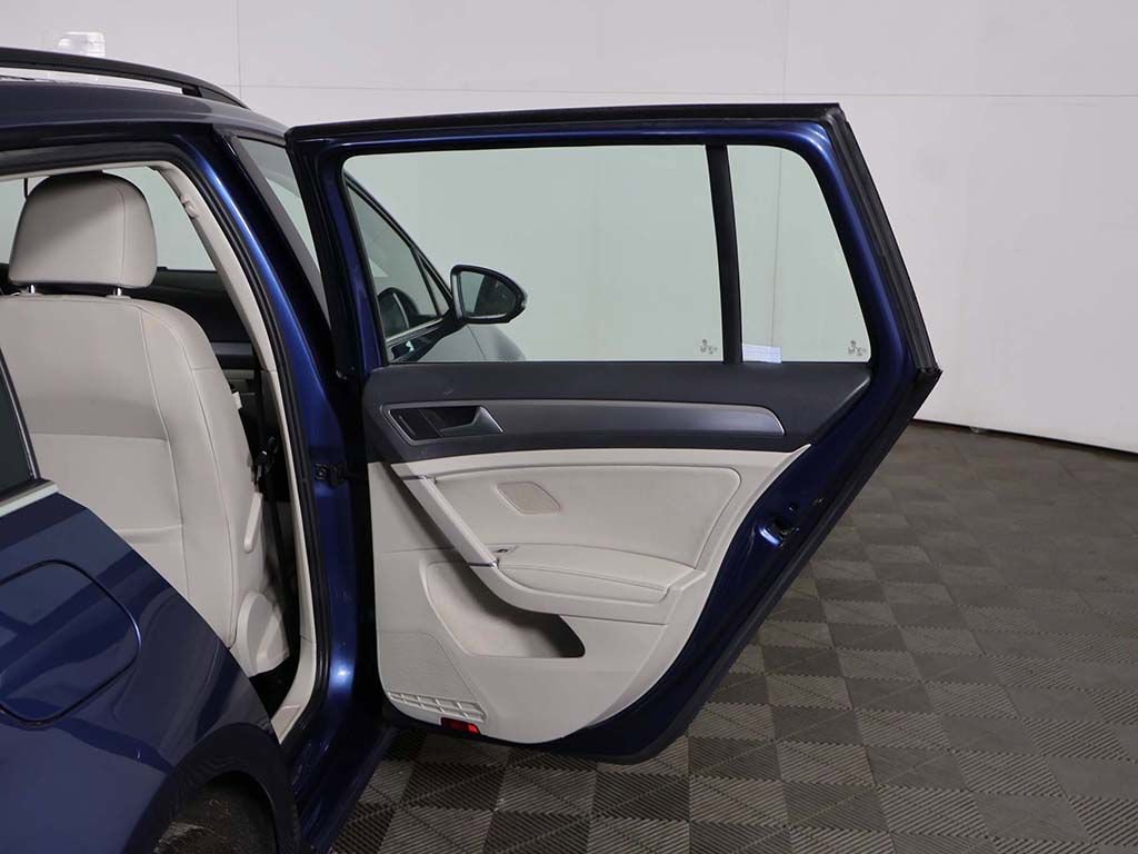 Used 2016 Volkswagen Golf Limited Edition image 22