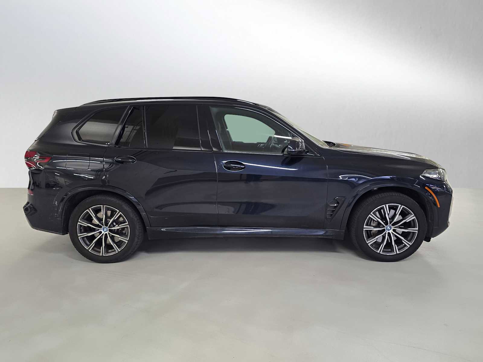 Used 2024 BMW X5 xDrive50e w/ M Sport Package image 6