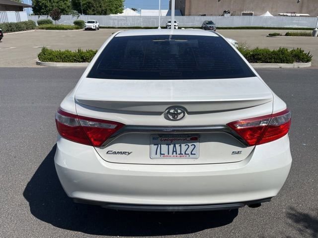 Used 2015 Toyota Camry SE w/ Moonroof Package FWD image 6